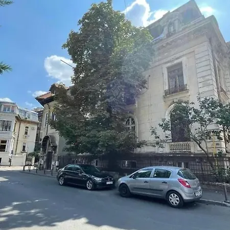 New Burgeois Berindey - Universitate * Boekarest